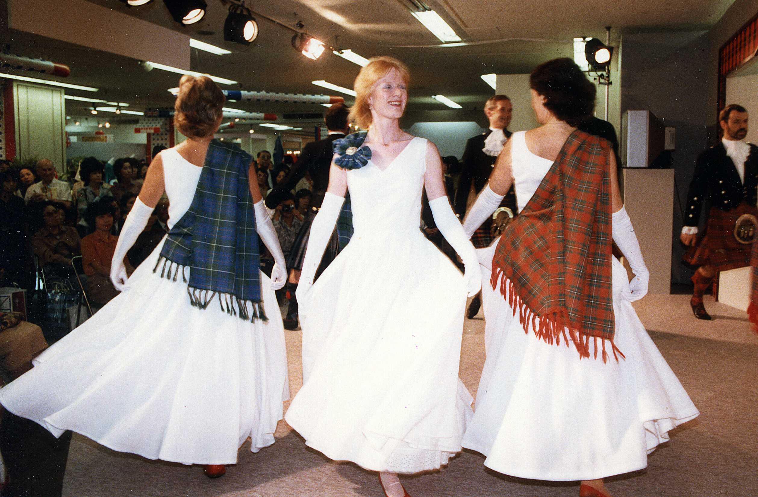 ファッショントレンド 驚くばかりスコットランド 民族 衣装 女性